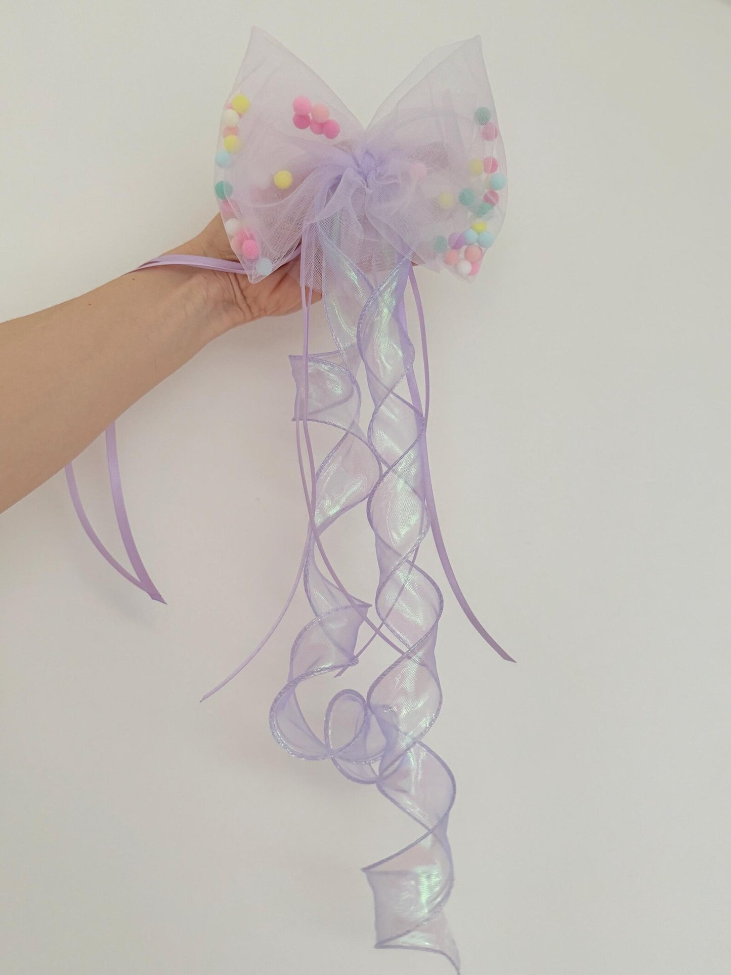 Pompon-Tüllschleife, Flieder mit Holoband, Schleife passend für Schultüten ab 70 cm, Kita- & Geschwistertüten ab 35 cm