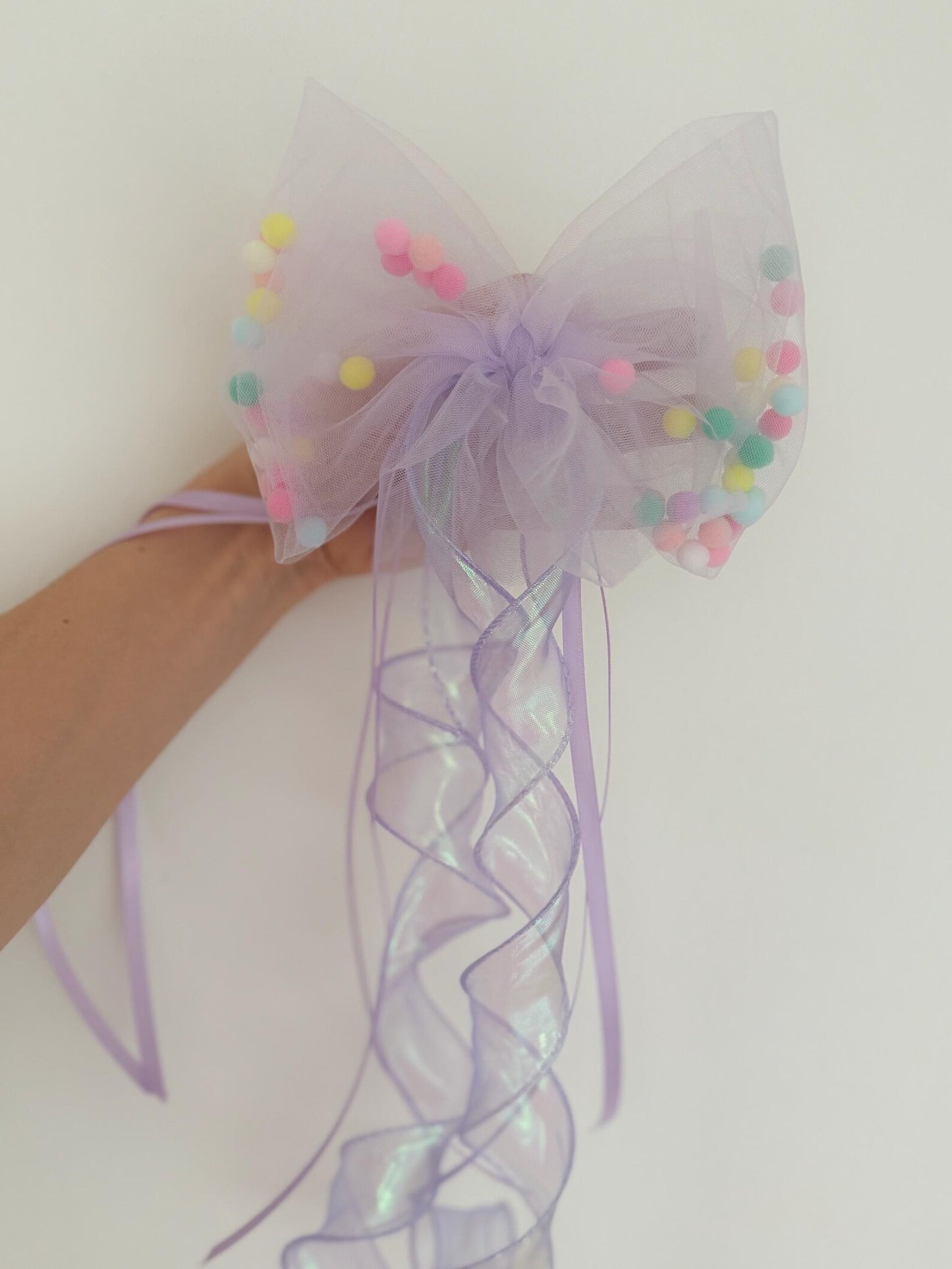 Pompon-Tüllschleife, Flieder mit Holoband, Schleife passend für Schultüten ab 70 cm, Kita- & Geschwistertüten ab 35 cm