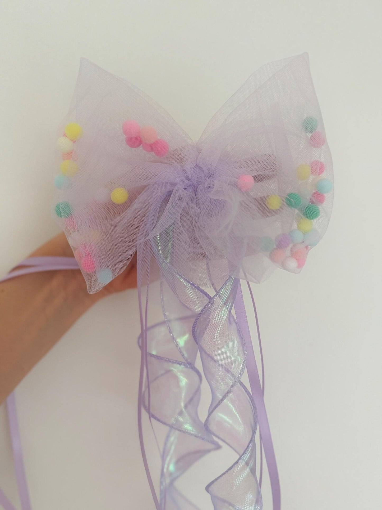 Pompon-Tüllschleife, Flieder mit Holoband, Schleife passend für Schultüten ab 70 cm, Kita- & Geschwistertüten ab 35 cm