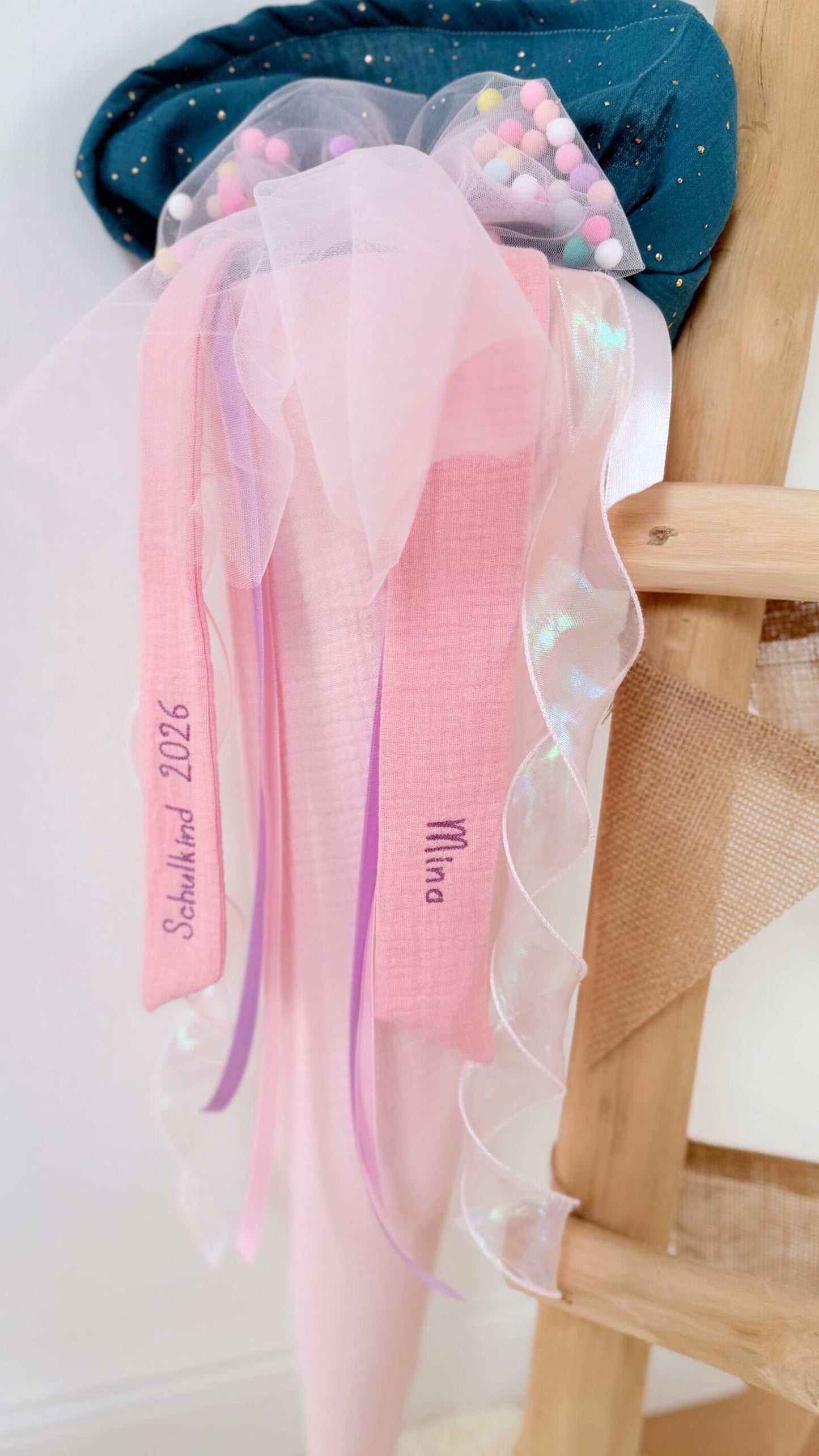 Dein Design personalisierte Pompon-Tüllschleife für Schultüte (70 cm), Kita- & Geschwistertüten (35 cm)