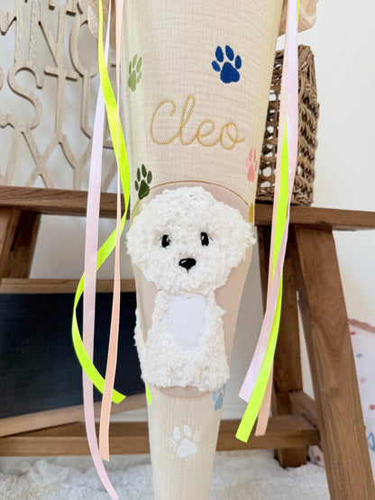Musselin Schultüte 70 cm Creme, weißer Hund, bunte Pfoten, Welpe zur Einschulung für Mädchen, optional mit Pompon-Tüllschleife und Kisseninlett