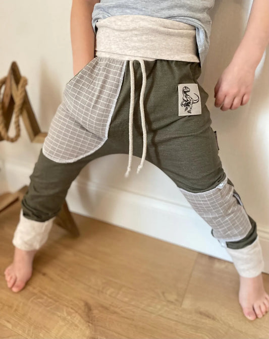 Regular Fit Jogger | Frei wählbares Dino Label