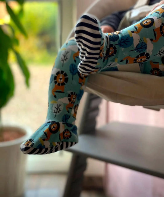 SURPRISE | RECYCLING | Hose mit Füßen | Babyhose mit Umschlagbund zum mitwachsen