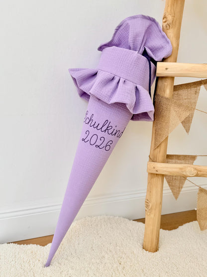 Basic Musselin Schultüte für Mädchen mit Rüsche – personalisierbar, unifarben, inkl. Kisseninlett