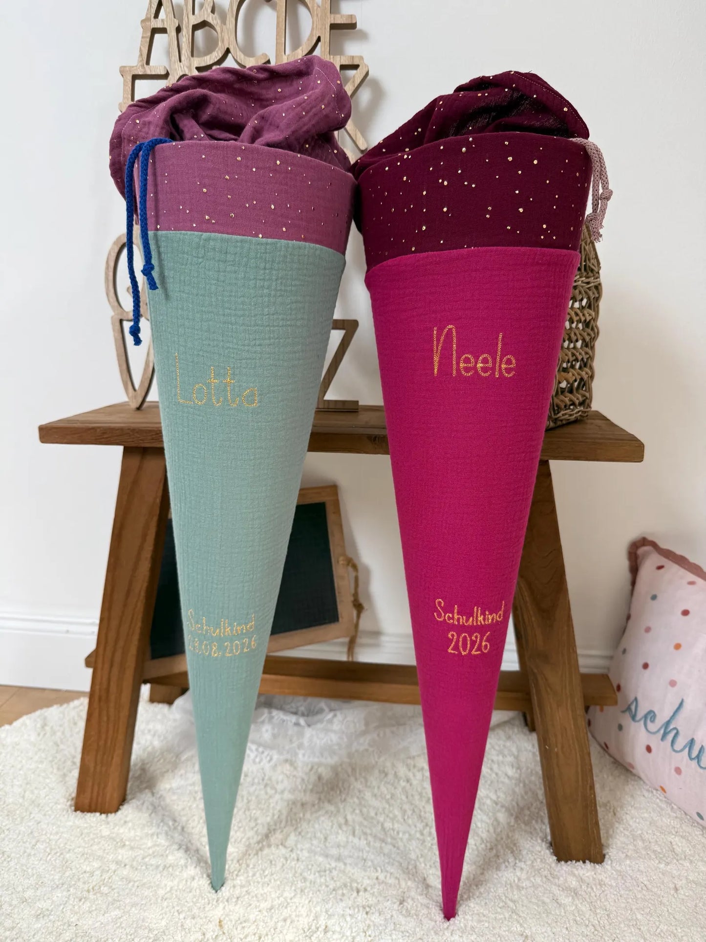 Musselin Stoffschultüte 70 cm – personalisierbar, individuelle Farbauswahl, goldene Punkte, Kisseninlett für Jungen und Mädchen