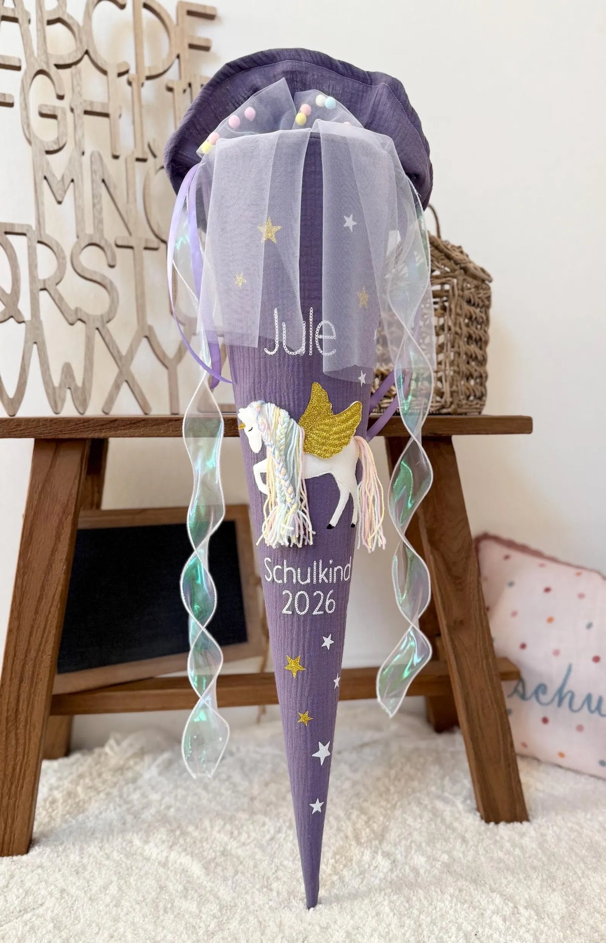 Musselin Schultüte 70 cm Lila, Gold, Einhorn mit Flügeln, Pegasus, optional mit Pompon-Tüllschleife und Kissen
