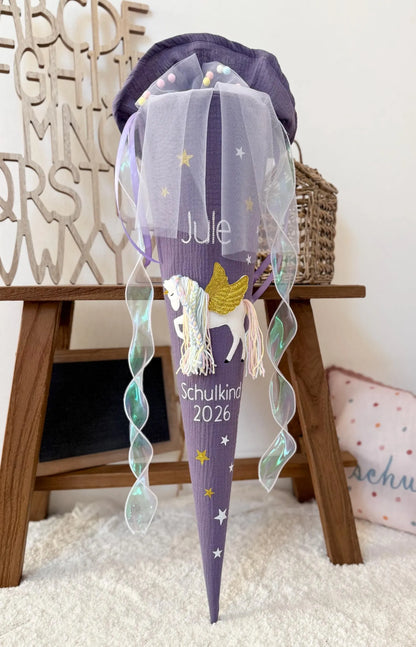 Musselin Schultüte 70 cm Lila, Gold, Einhorn mit Flügeln, Pegasus, optional mit Pompon-Tüllschleife und Kissen