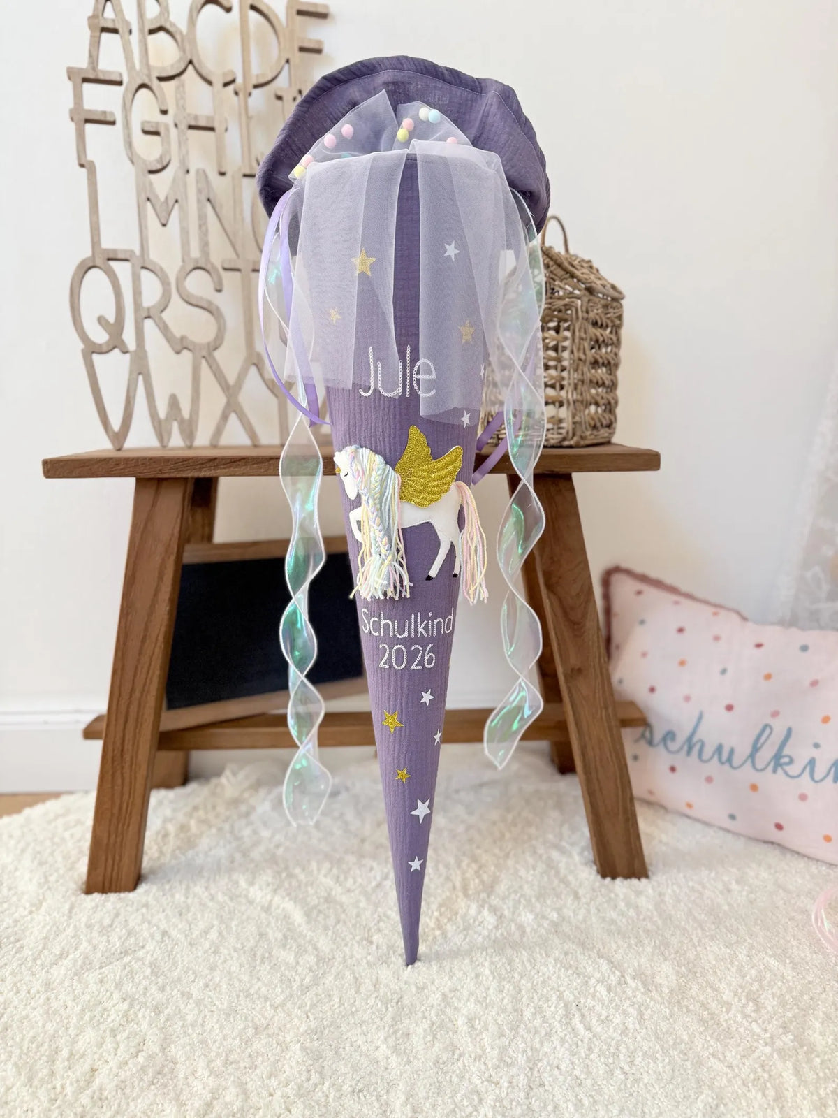 Musselin Schultüte 70 cm Lila, Gold, Einhorn mit Flügeln, Pegasus, optional mit Pompon-Tüllschleife und Kissen