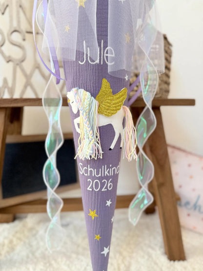 Musselin Schultüte 70 cm Lila, Gold, Einhorn mit Flügeln, Pegasus, optional mit Pompon-Tüllschleife und Kissen
