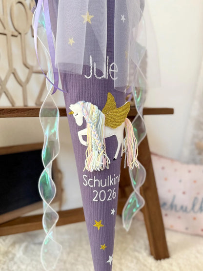Musselin Schultüte 70 cm Lila, Gold, Einhorn mit Flügeln, Pegasus, optional mit Pompon-Tüllschleife und Kissen