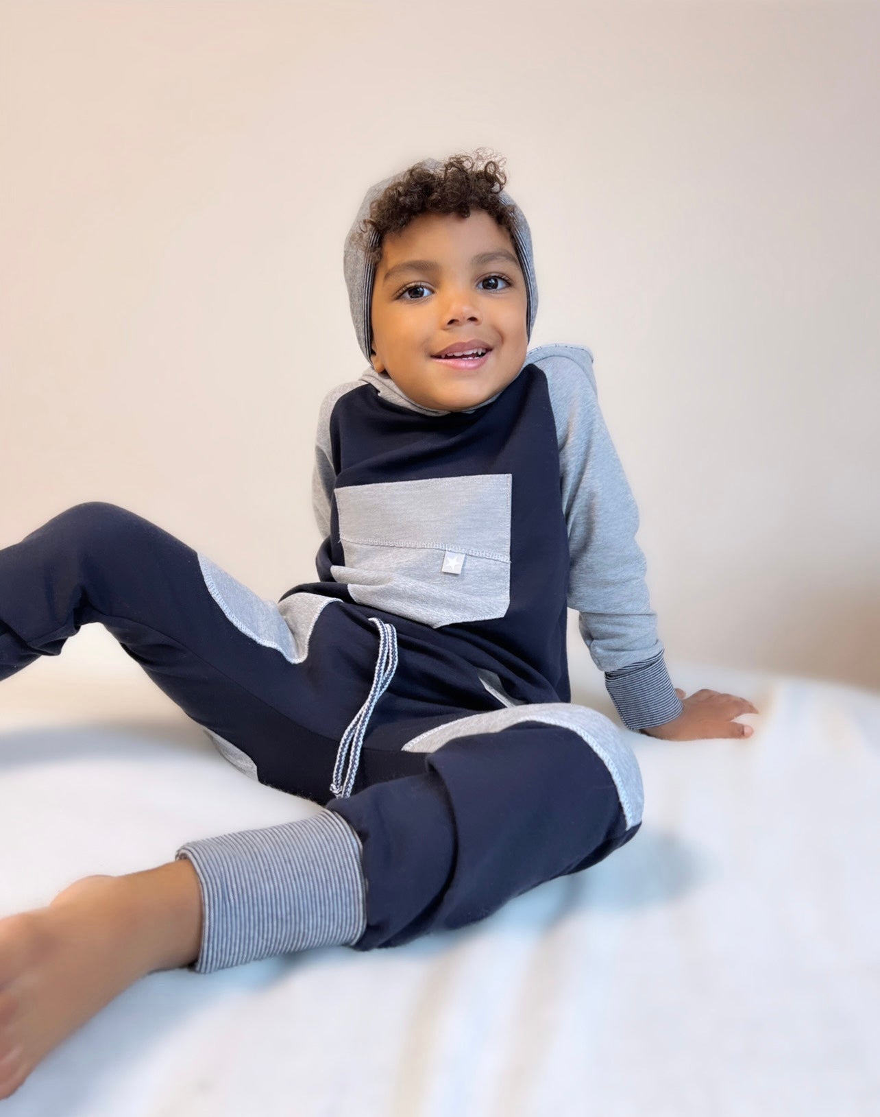 Raglan Hoodie mit Zwergenkapuze