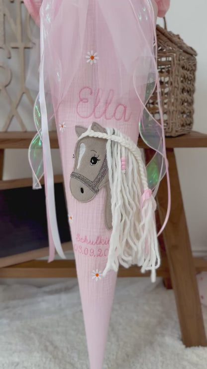 Musselin Schultüte 70 cm Babyrosa  für Mädchen mit Pferd & Gänseblümchen | Haflinger – personalisiert inkl. Rohling optional mit Inlett Kissen, Pompon-Tüllschleife | Schultüte aus Stoff