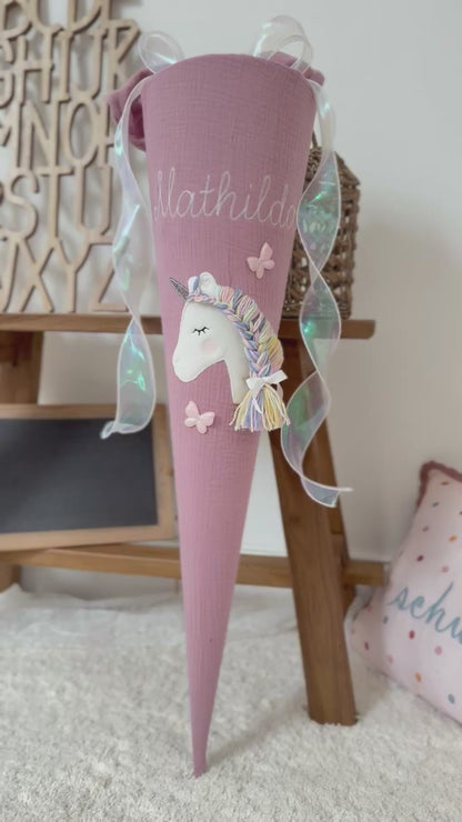 Musselin Schultüte 70 cm Altrosa | Einhorn mit Schmetterlingen, Pastellfarbene Regenbogenmähne - optinal mit Kisseninlett